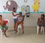 Gestantes do Bolsa Família embelezam idosas para Baile da Paz e da Paixão - Foto: Ascom/Semasc