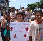 Crianças e adolescentes do Peti participam do XVIII Desfile Cívico do Conjunto Castelo Branco  - Fotos: Ascom/Semasc