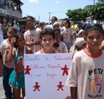 Crianças e adolescentes do Peti participam do XVIII Desfile Cívico do Conjunto Castelo Branco  - Fotos: Ascom/Semasc