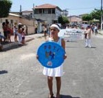 Crianças e adolescentes do Peti participam do XVIII Desfile Cívico do Conjunto Castelo Branco  - Fotos: Ascom/Semasc