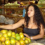 Emsurb realiza revisão nas lâmpadas do Mercado Albano Franco - Fotos: Ascom/Emsurb