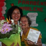 Professora é homenageada por 28 anos de trabalho no Bairro Mosqueiro - Fotos: Walter Martins
