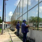Emurb recupera tela de proteção em campo de futebol da Jabotiana - Fotos: Meme Rocha
