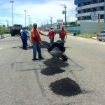 Emurb recupera o pavimento da avenida Santos Dumont na Atalaia - Fotos: Meme Rocha