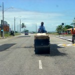 Emurb recupera o pavimento da avenida Santos Dumont na Atalaia - Fotos: Meme Rocha