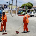 Equipes da Emsurb fazem mutirão de limpeza após campanha eleitoral - Fotos: Lúcio Telles