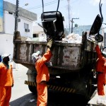 Equipes da Emsurb fazem mutirão de limpeza após campanha eleitoral - Fotos: Lúcio Telles