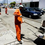 Equipes da Emsurb fazem mutirão de limpeza após campanha eleitoral - Fotos: Lúcio Telles