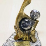 Prefeito recebe troféu do Prêmio Volvo em seu gabinete - Fotos: Márcio Garcez