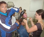 Bairro Santa Maria oferece mais um curso de cabeleireiro para a comunidade - Fotos: Silvio Rocha