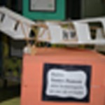 Escola da rede municipal comemora o patrono da aviação brasileira - Fotos: Walter Martins