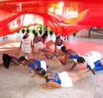 Semasc eleva autoestima da comunidade da Coroa do Meio com serviços personalizados no bairro - Fotos: Ascom/Semasc