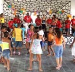Crianças e adolescentes atendidos pela Semasc comemoram Dia da Criança em condomínio privado - Fotos: Ascom/Semasc