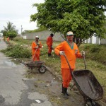 Prefeitura de Aracaju realiza limpeza do canal dos conjuntos Beira Mar e Santa Tereza - Fotos: Ascom/Emsurb