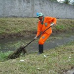 Prefeitura de Aracaju realiza limpeza do canal dos conjuntos Beira Mar e Santa Tereza - Fotos: Ascom/Emsurb