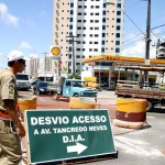 Agentes de trânsito garantem tranqüilidade de condutores nos desvios do DIA - Fotos: Wellington Barreto