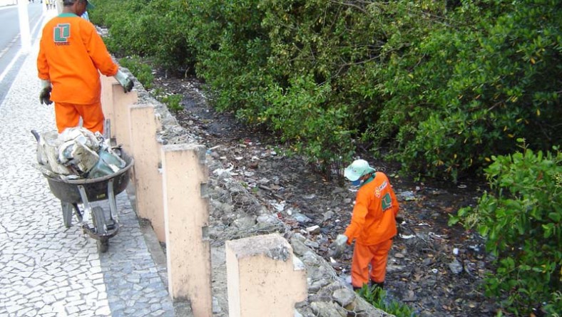 Prefeitura mantém limpeza constante nos mangues de Aracaju