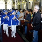 Prefeito e servidores municipais comemoram Natal com missa - Fotos: Lúcio Telles