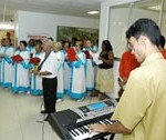 Idosos e adolescentes atendidos pela Semasc animam Centro Administrativo da PMA - Fotos: Lúcio Telles
