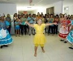 Idosos e adolescentes atendidos pela Semasc animam Centro Administrativo da PMA - Fotos: Lúcio Telles