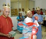 Idosos e adolescentes atendidos pela Semasc animam Centro Administrativo da PMA - Fotos: Lúcio Telles