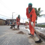 Prefeitura de Aracaju varre em média 3.120 Km de ruas por mês - Fotos: Ascom/Emsurb