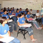 Governo entrega 600 carteiras a escolas no fim de semana -