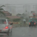 Motoristas devem ter cuidado ao dirigir no período chuvoso -