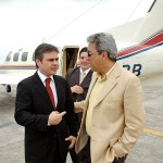 Marcelo Déda recebe governador da Paraíba no aeroporto - Foto: André Moreira/ASN