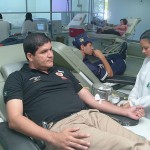 Policiais rodoviários federais doam sangue no Hemolacen - Foto: Márcio Garcez/Saúde