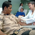 Policiais rodoviários federais doam sangue no Hemolacen - Foto: Márcio Garcez/Saúde