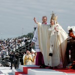 Governador acompanha missa de canonização de Frei Galvão - Foto: Michelino Roberto/visitadopapa.org.br