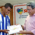 Déda condecora atletas e prefeitos que contribuíram para Copa Sub 17 - Foto: Márcio Dantas/ASN