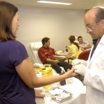 Funcionários do BNB doam sangue ao Hemolacen - Foto: Isa Vanny