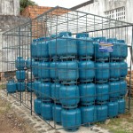 Operação apreende 700 botijões em pontos de venda clandestina - Foto: Reinaldo Gasparoni/SSP