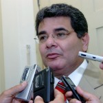 Governador assina decreto de intervenção em Pirambu - Foto: Márcio Dantas