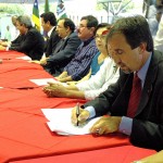 Governador assina contratos para repasse de recursos do PAC para Sergipe - Foto: André Moreira/ASN