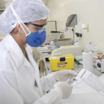 Lacen realiza cerca de 13 mil exames por mês - Foto: Wellington Barreto