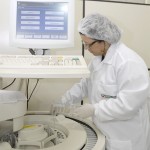 Lacen realiza cerca de 13 mil exames por mês - Foto: Wellington Barreto
