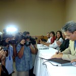 Sergipe é o primeiro estado a aderir à rede brasileira de TV pública - Marcelo Déda assina termo de adesão da Aperipê TV à TV Brasil / Foto: Márcio Dantas/ASN