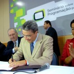 Sergipe é o primeiro estado a aderir à rede brasileira de TV pública - Marcelo Déda assina termo de adesão da Aperipê TV à TV Brasil / Foto: Márcio Dantas/ASN