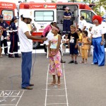 Samu 192 Sergipe apresenta ações educativas para crianças na Orla - Cíntia Cavalcanti brinca no estande do Samu / Foto: Márcio Garcez/Saúde