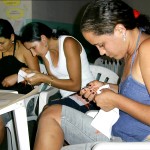 Mulheres participam de curso de bordado em Canindé - Foto: Ascom/Deagro