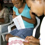 Mulheres participam de curso de bordado em Canindé - Foto: Ascom/Deagro