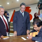 Déda prestigia outorga de Título de Cidadão Aracajuano a Cezar Britto - Foto: Márcio Dantas/ASN