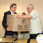 Governador participa de entrega de bolas produzidas por detentos a escolas - Foto: André Moreira/ASN
