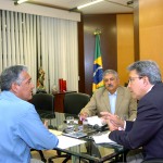 Governador discute situação dos municípios com prefeitos - Foto: Márcio Dantas/ASN