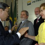 Déda prestigia lançamento do 'Desenvolvimento e Cidadania' - Marcelo Déda cumprimenta o presidente Lula e a primeiradama Marisa Letícia / Foto: Sérgio Amaral