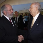 Secretário de Educação recebe comenda do Ministério da Defesa - Foto: Sérgio Amaral