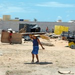 Famílias saem pacificamente do antigo clube dos sevidores - Foto: Márcio Dantas/ASN